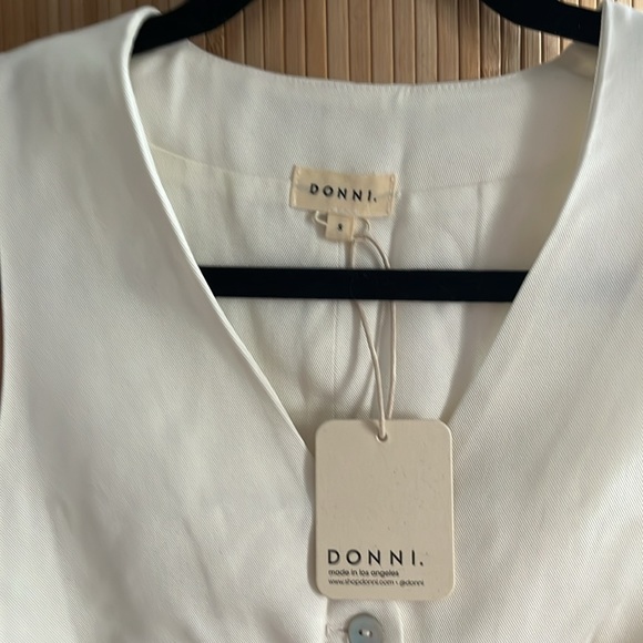 Donni cropped white vest - Picture 2 of 5